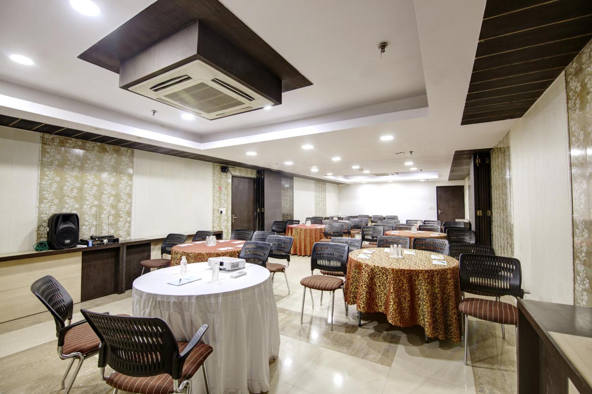 Hotel Good Times Near Ganga Ram Hospital And Karol Bagh Metro Delhi  Ngoại thất bức ảnh