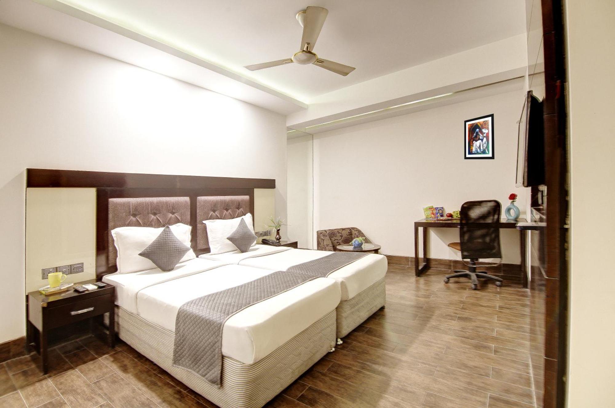 Hotel Good Times Near Ganga Ram Hospital And Karol Bagh Metro Delhi  Ngoại thất bức ảnh