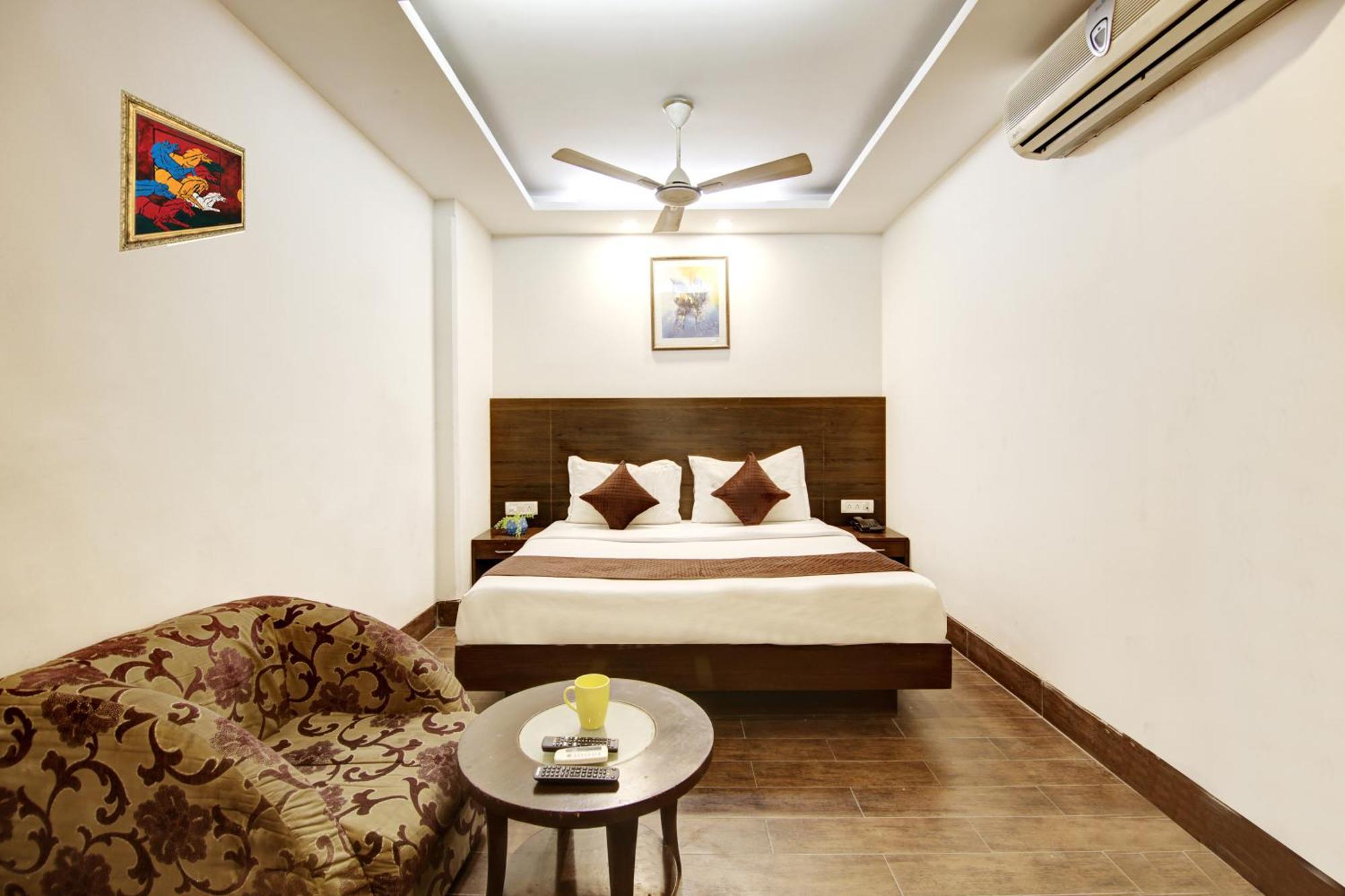 Hotel Good Times Near Ganga Ram Hospital And Karol Bagh Metro Delhi  Ngoại thất bức ảnh