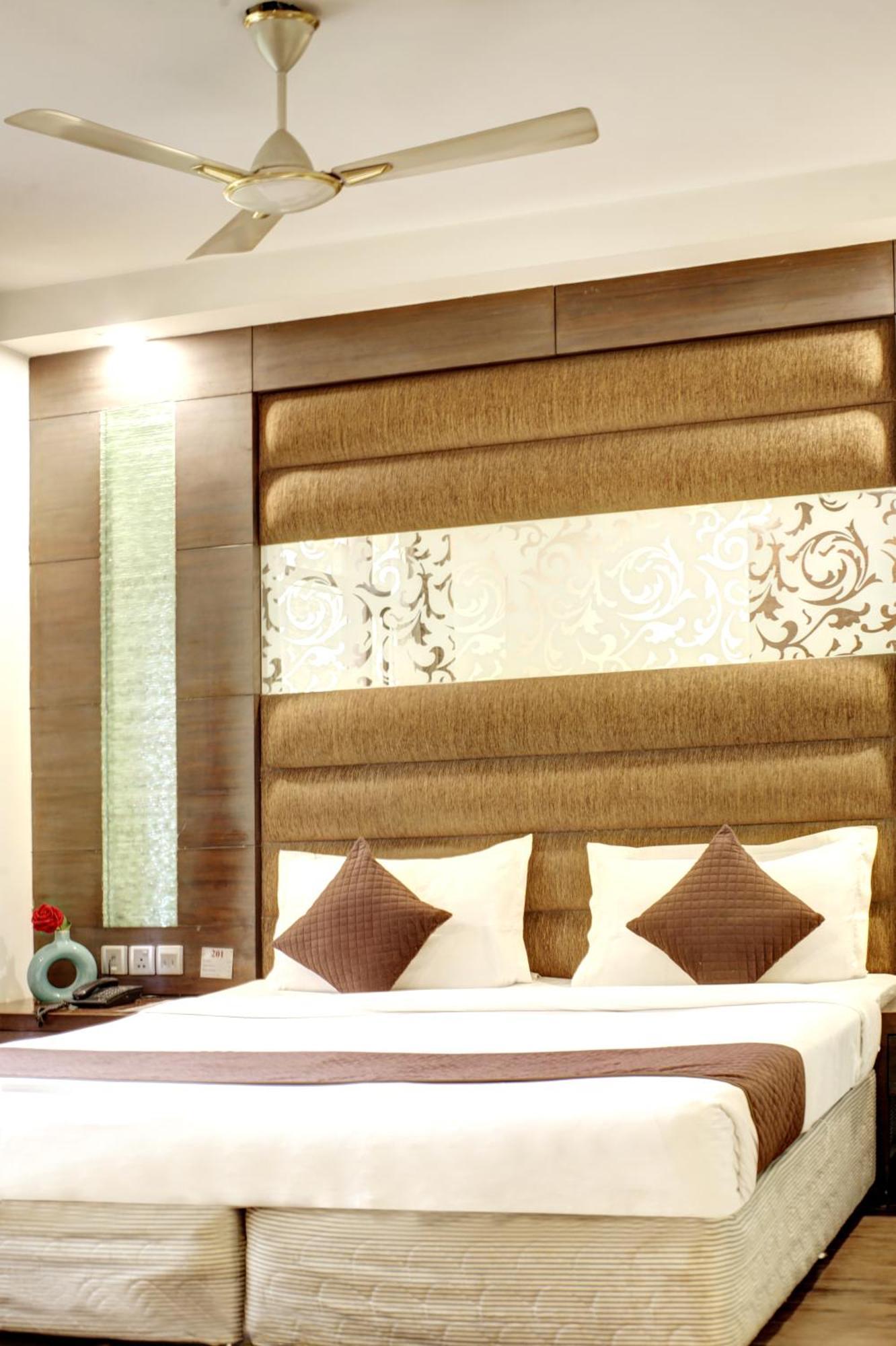 Hotel Good Times Near Ganga Ram Hospital And Karol Bagh Metro Delhi  Ngoại thất bức ảnh