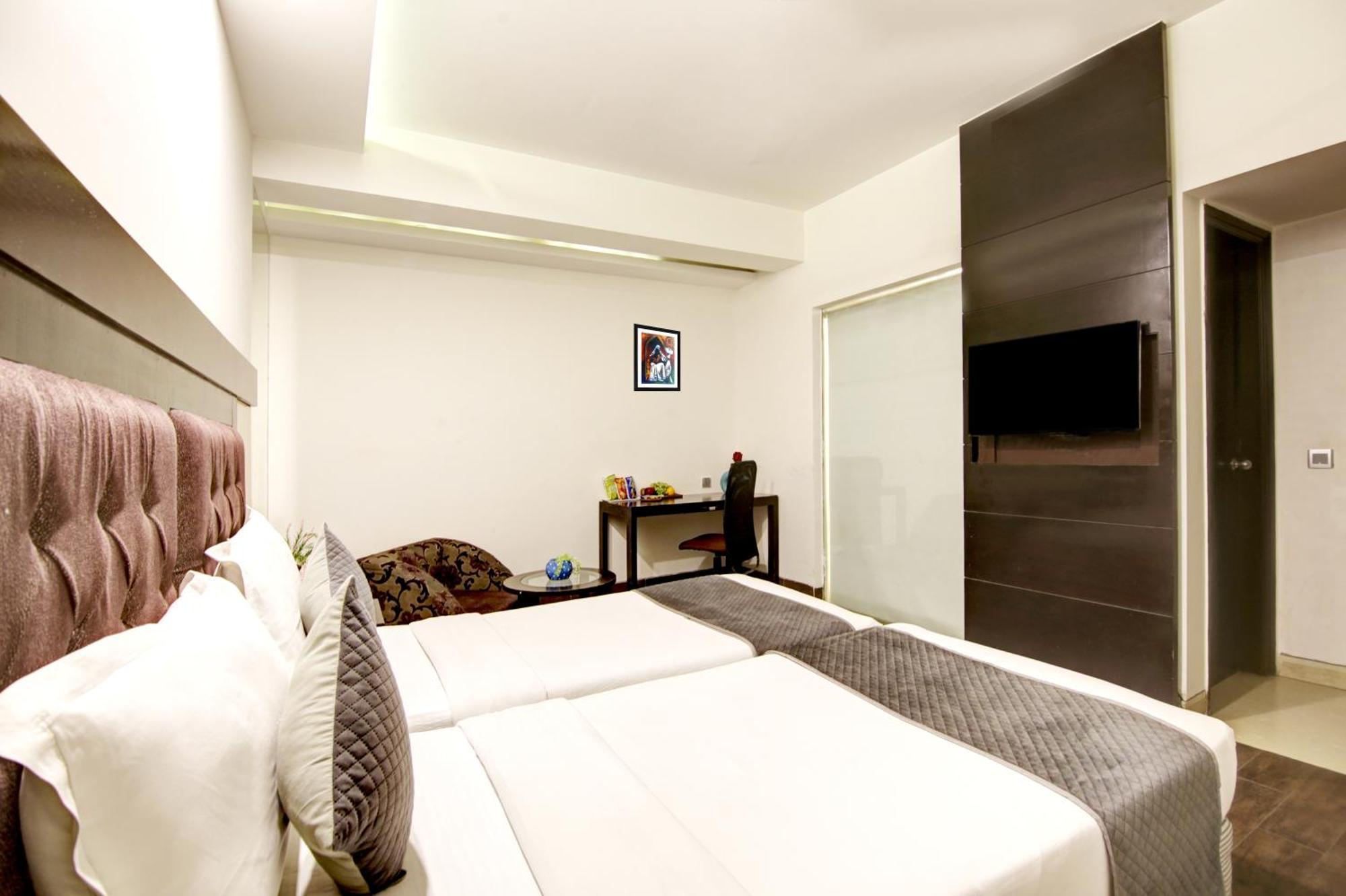 Hotel Good Times Near Ganga Ram Hospital And Karol Bagh Metro Delhi  Ngoại thất bức ảnh
