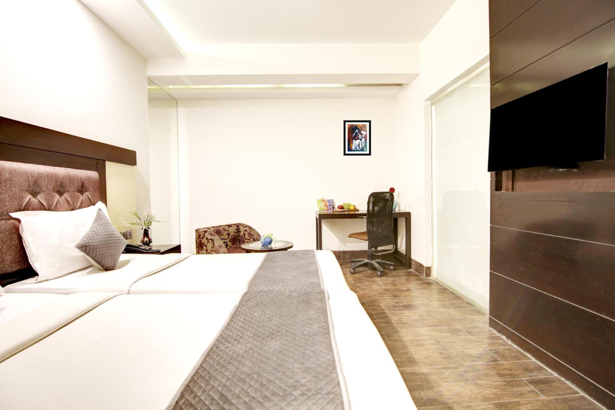 Hotel Good Times Near Ganga Ram Hospital And Karol Bagh Metro Delhi  Ngoại thất bức ảnh