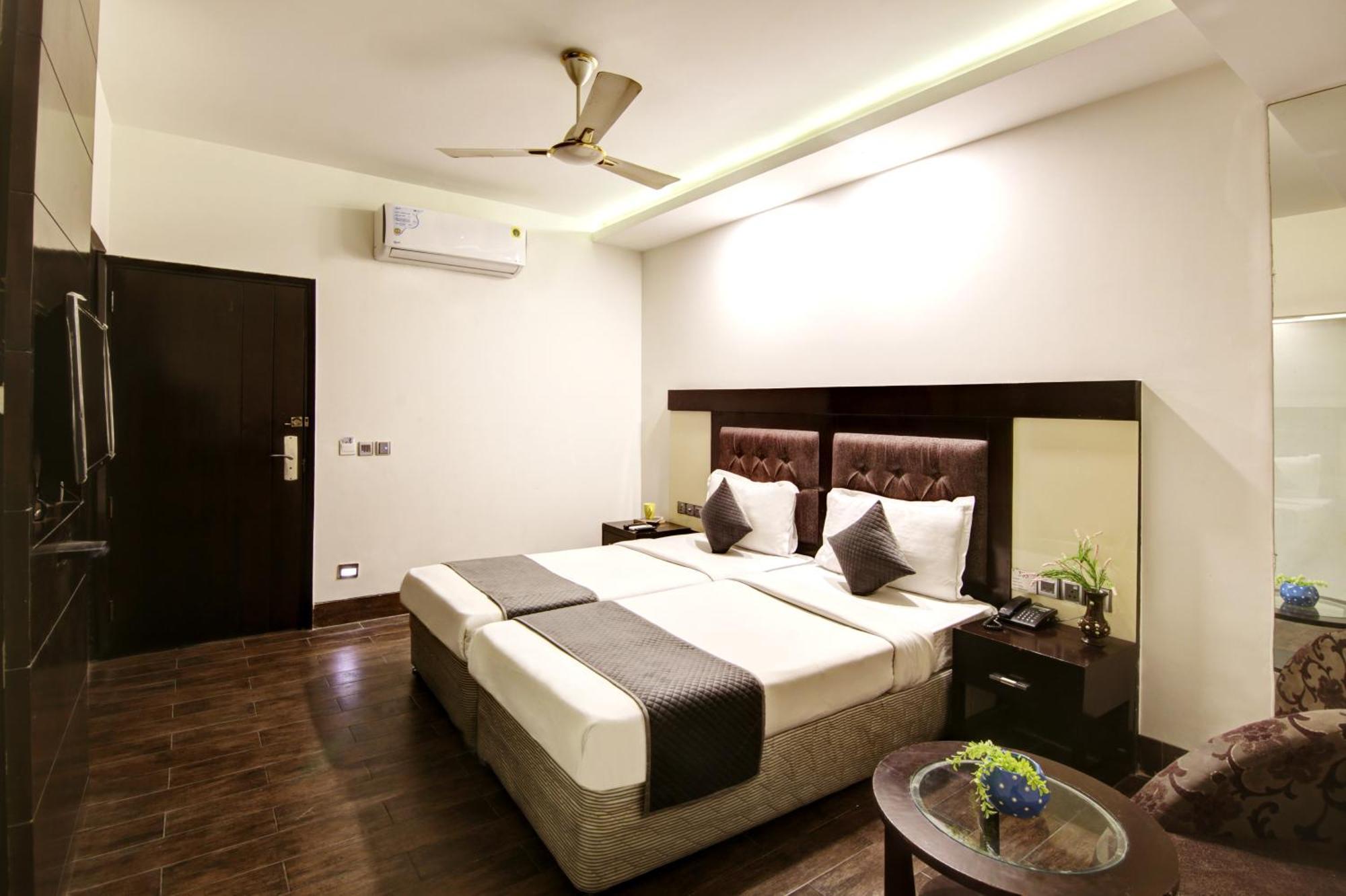 Hotel Good Times Near Ganga Ram Hospital And Karol Bagh Metro Delhi  Ngoại thất bức ảnh