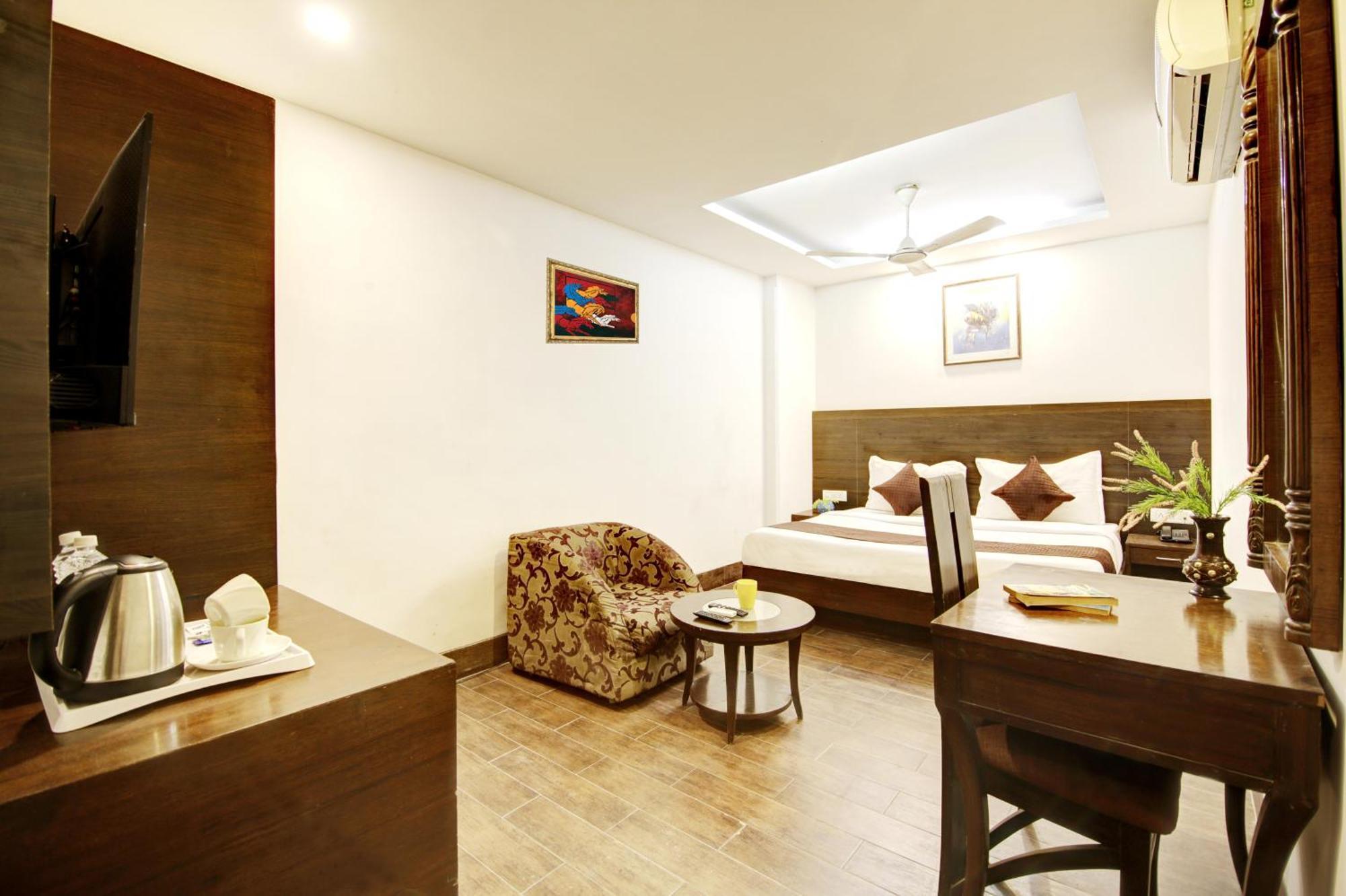 Hotel Good Times Near Ganga Ram Hospital And Karol Bagh Metro Delhi  Ngoại thất bức ảnh