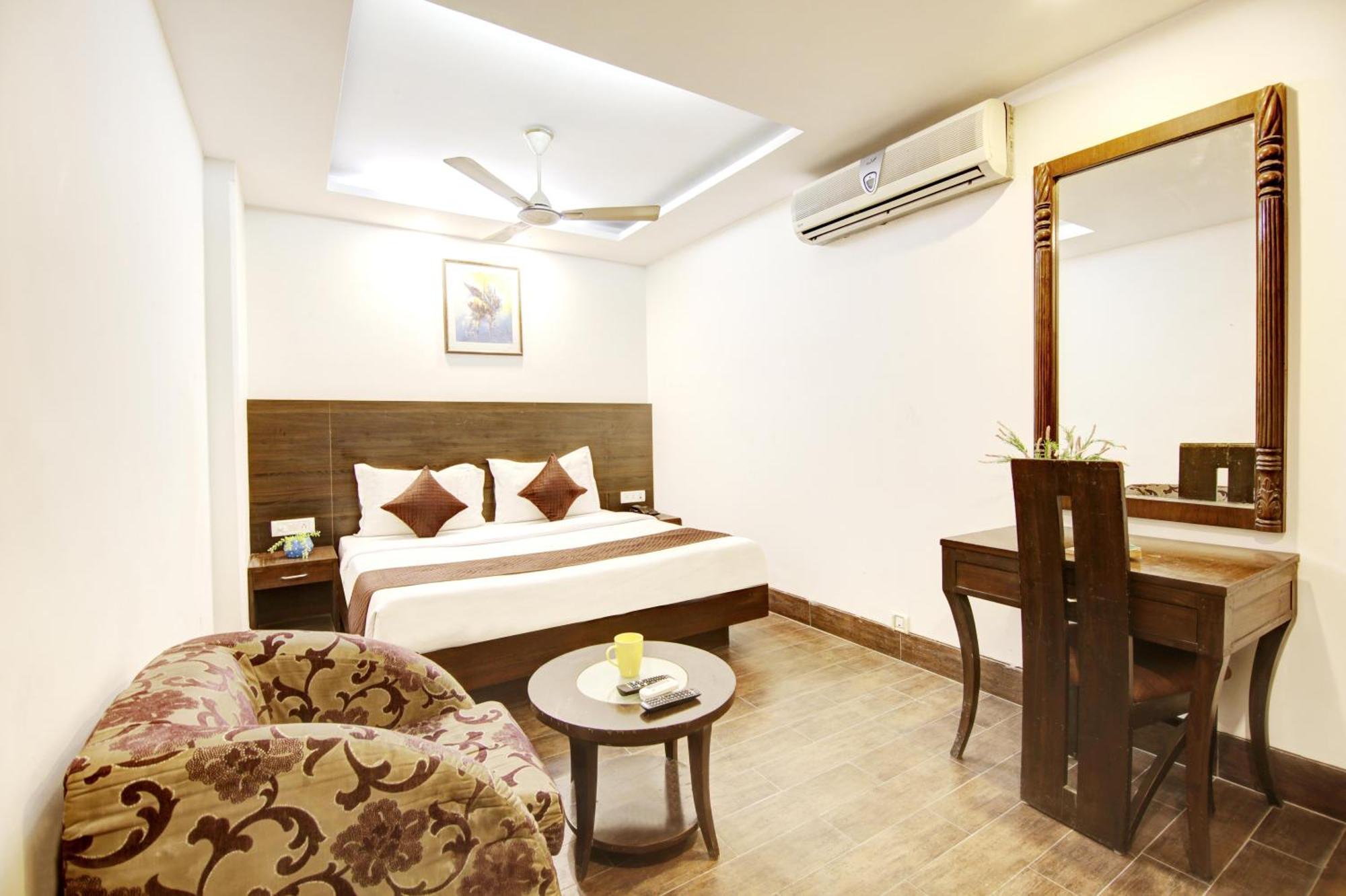 Hotel Good Times Near Ganga Ram Hospital And Karol Bagh Metro Delhi  Ngoại thất bức ảnh