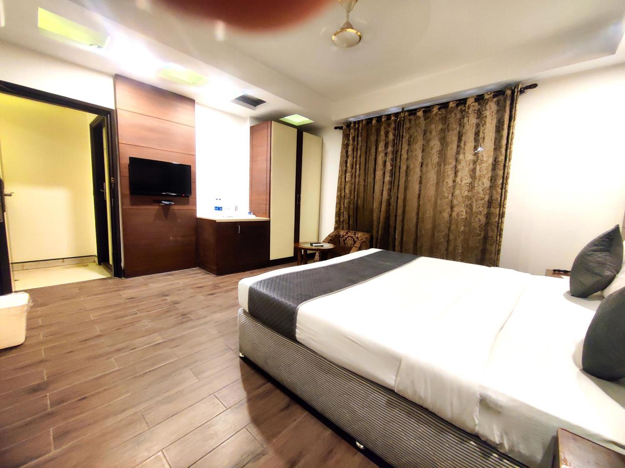 Hotel Good Times Near Ganga Ram Hospital And Karol Bagh Metro Delhi  Ngoại thất bức ảnh