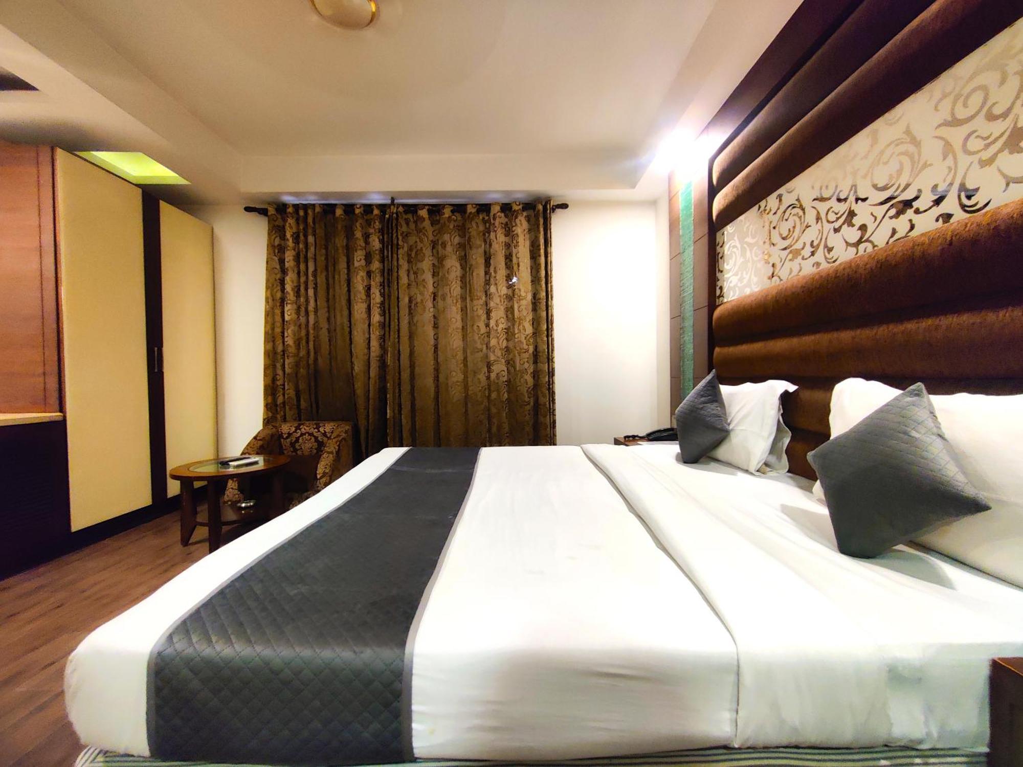 Hotel Good Times Near Ganga Ram Hospital And Karol Bagh Metro Delhi  Ngoại thất bức ảnh